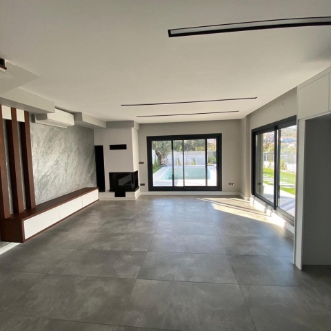 Çeşme Sakarya Mahallesinde Satılık Müstakil Villa Salon